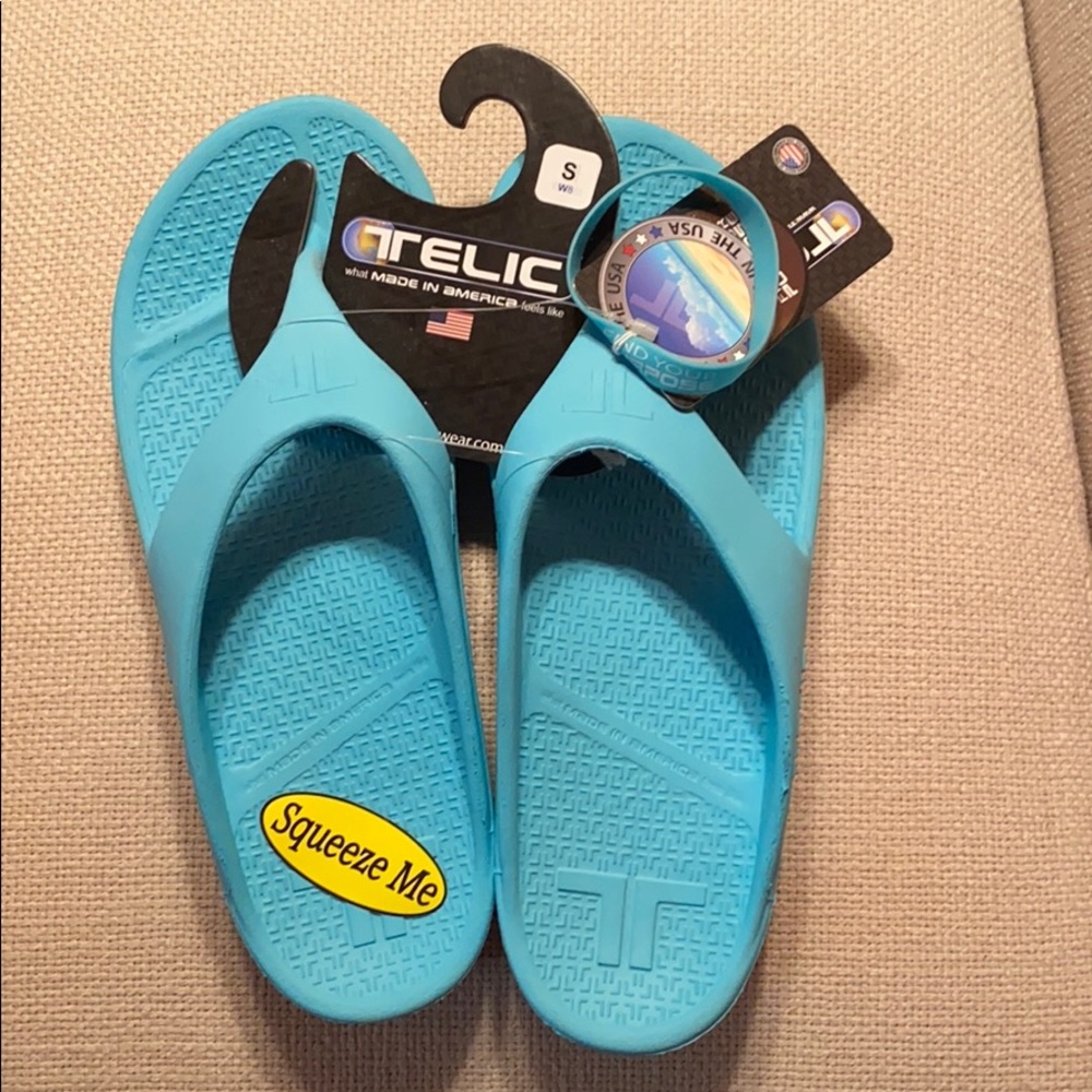 Women’s NWT Telic flip flops size 8 - Turquoise
